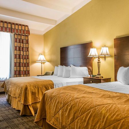 Clarion Hotel & Suites Hamden-New Haven Zewnętrze zdjęcie