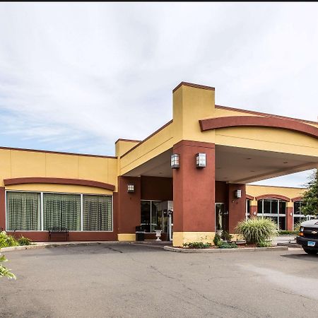 Clarion Hotel & Suites Hamden-New Haven Zewnętrze zdjęcie