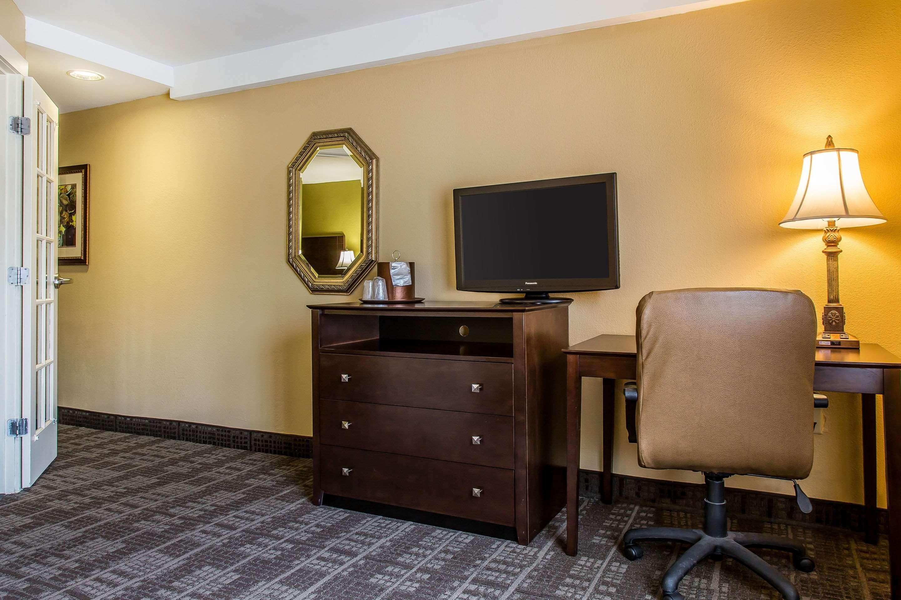 Clarion Hotel & Suites Hamden-New Haven Zewnętrze zdjęcie