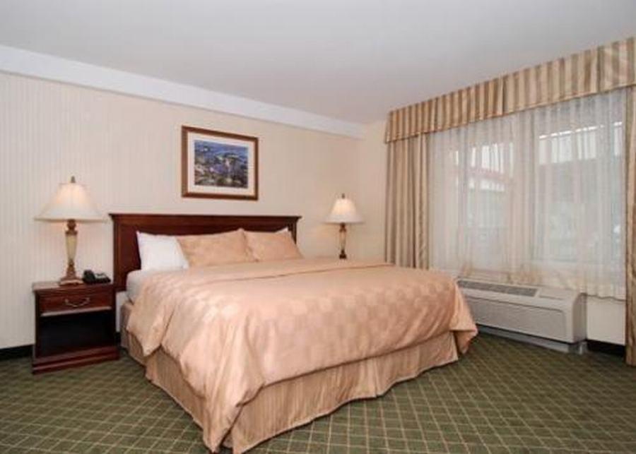 Clarion Hotel & Suites Hamden-New Haven Zewnętrze zdjęcie