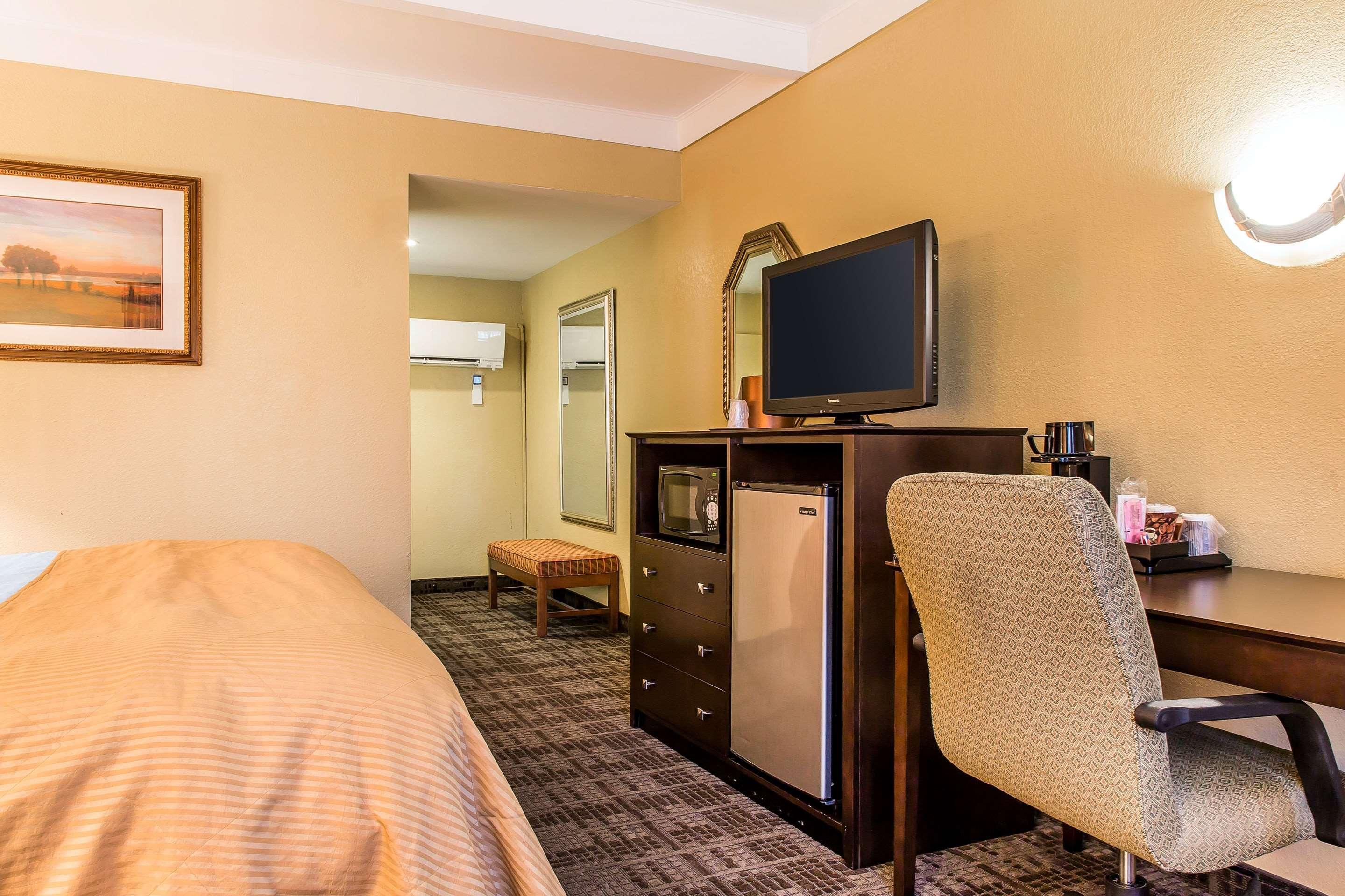 Clarion Hotel & Suites Hamden-New Haven Zewnętrze zdjęcie