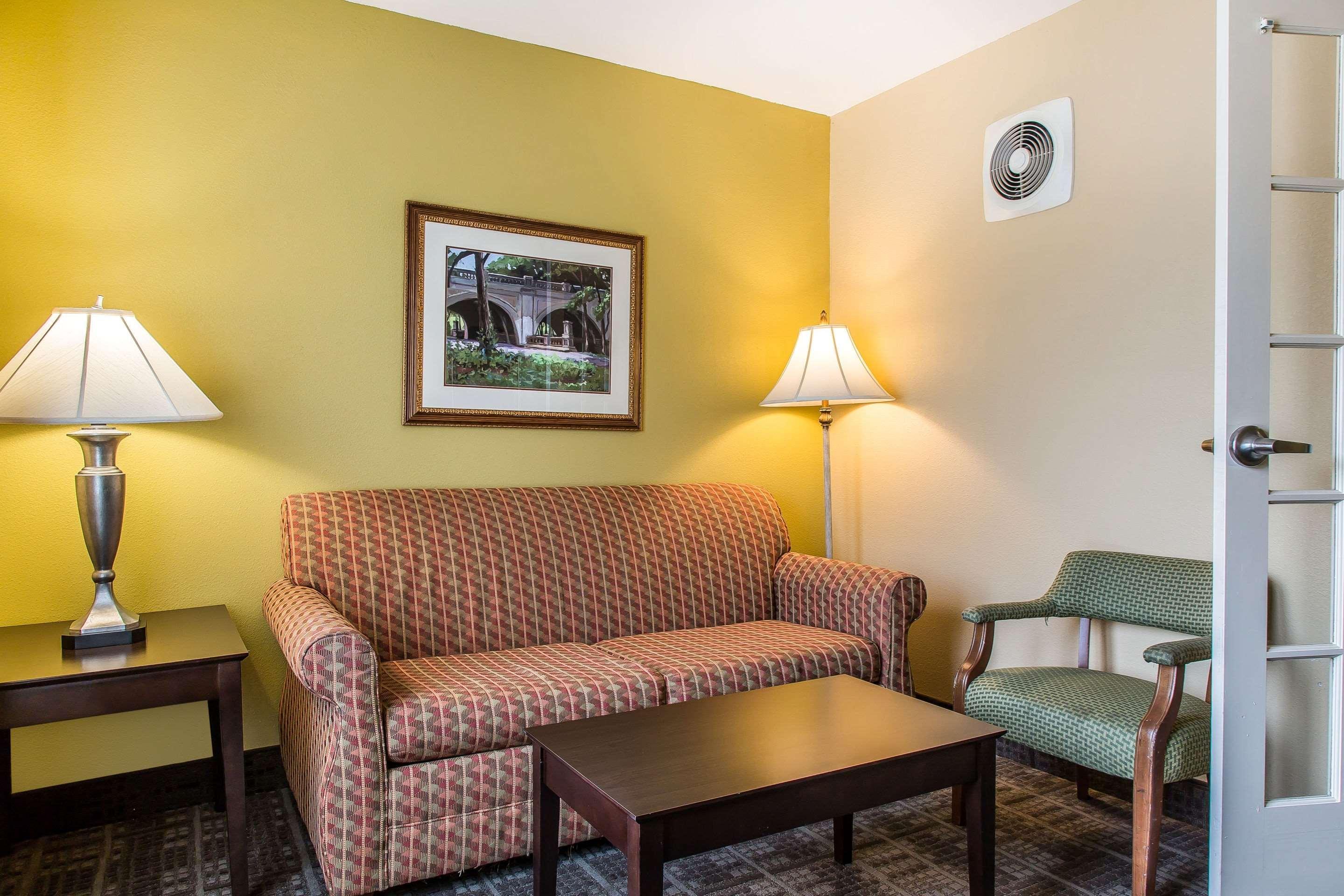 Clarion Hotel & Suites Hamden-New Haven Zewnętrze zdjęcie