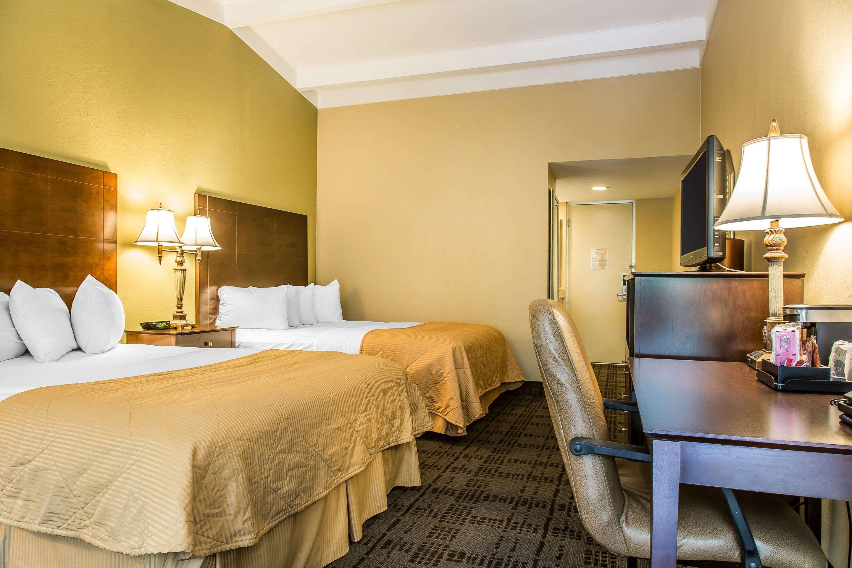 Clarion Hotel & Suites Hamden-New Haven Zewnętrze zdjęcie