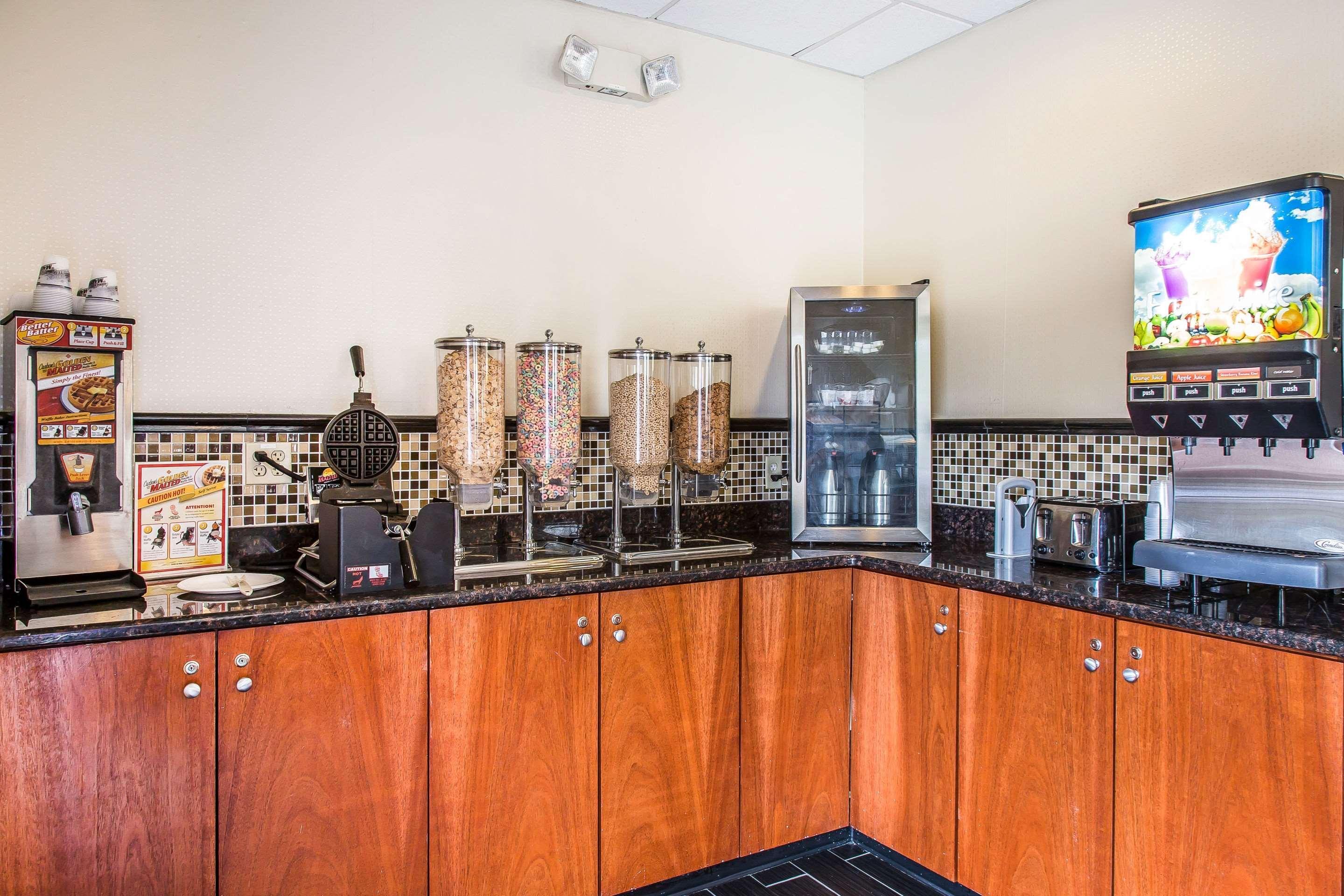 Clarion Hotel & Suites Hamden-New Haven Zewnętrze zdjęcie