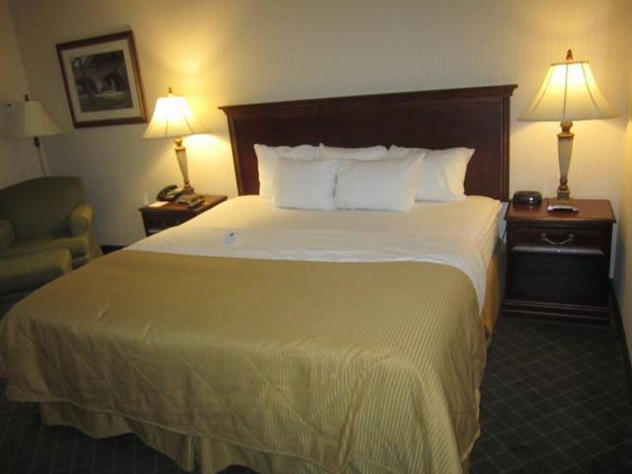 Clarion Hotel & Suites Hamden-New Haven Zewnętrze zdjęcie