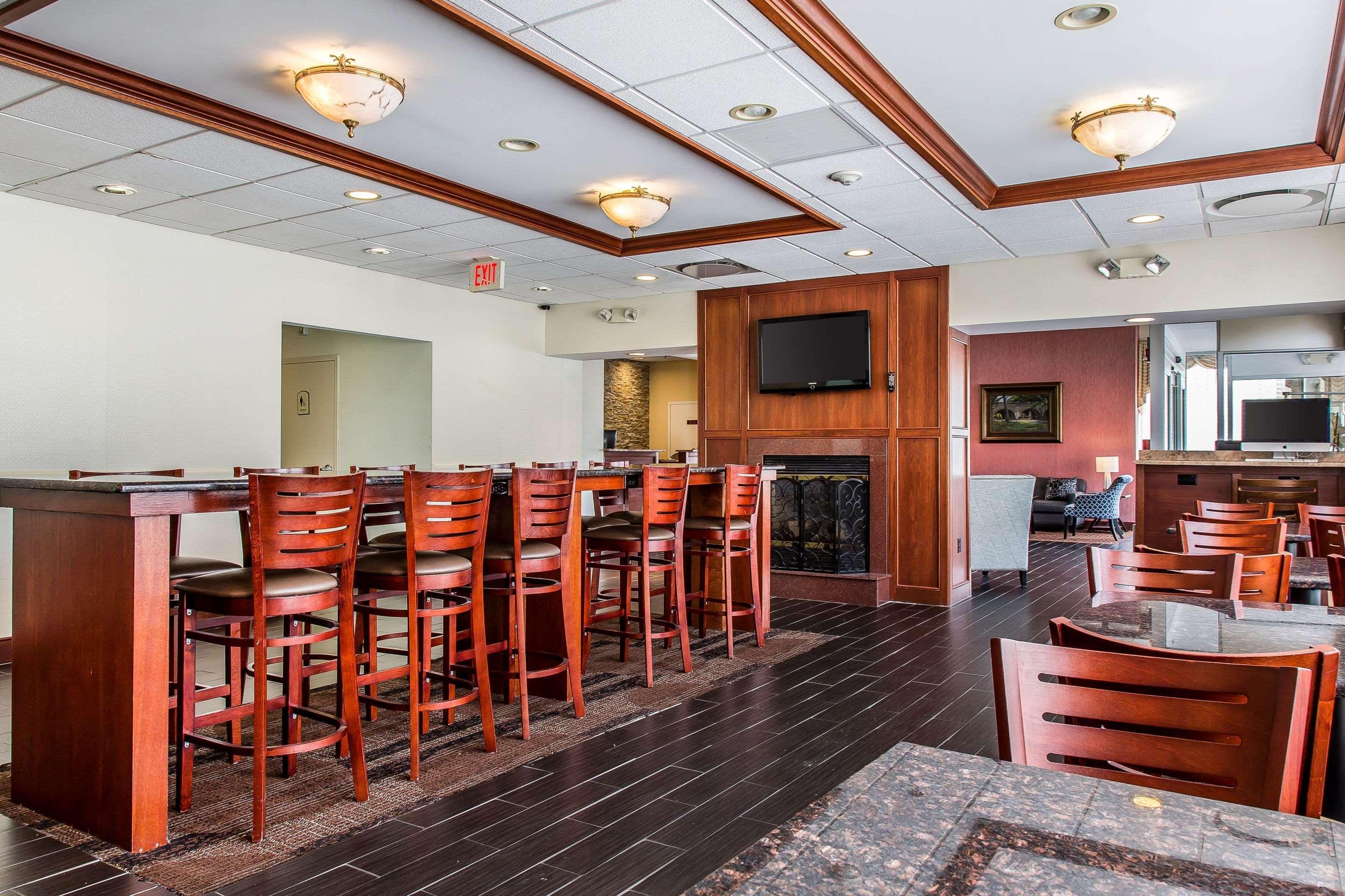 Clarion Hotel & Suites Hamden-New Haven Zewnętrze zdjęcie