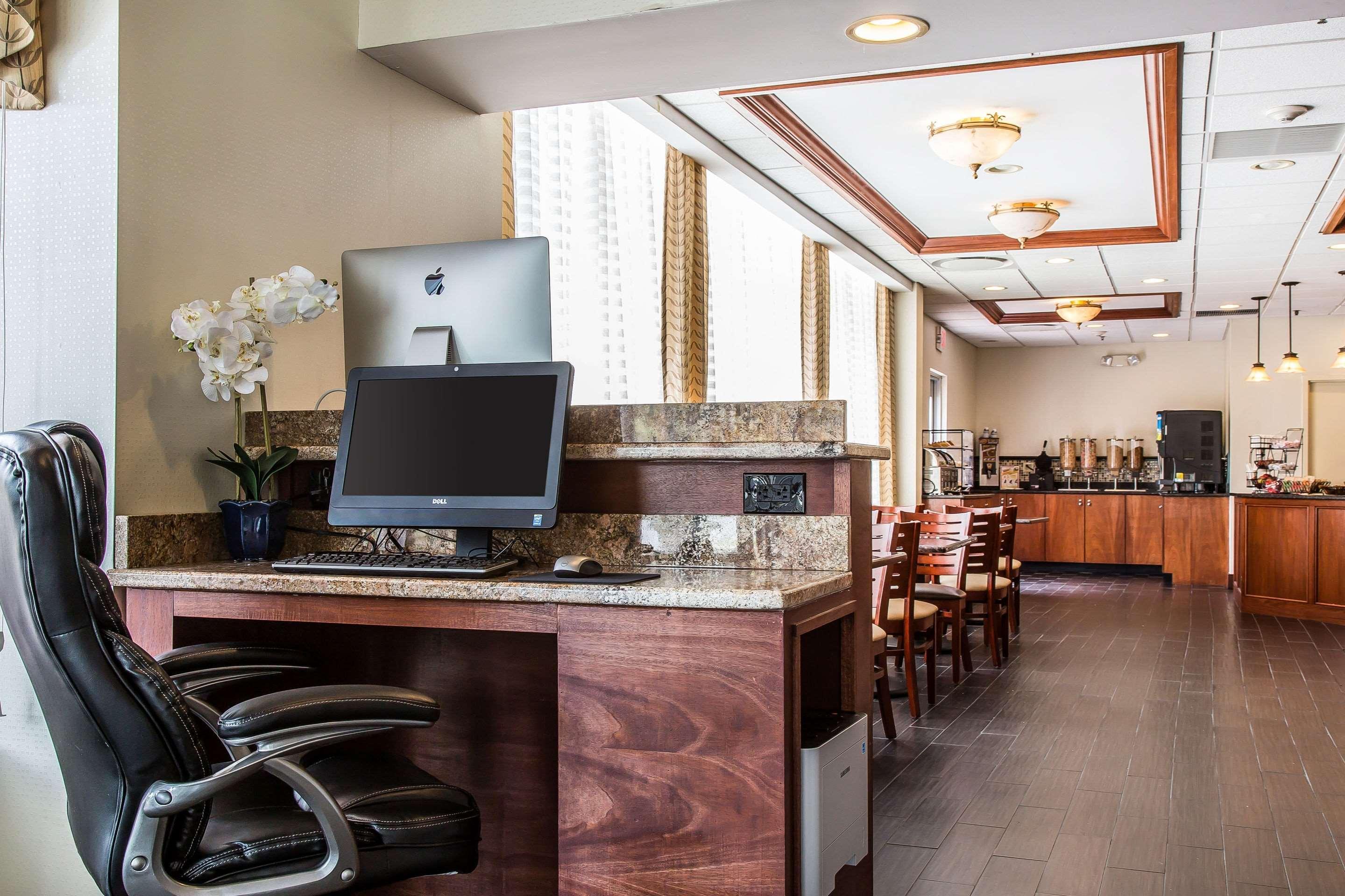 Clarion Hotel & Suites Hamden-New Haven Zewnętrze zdjęcie