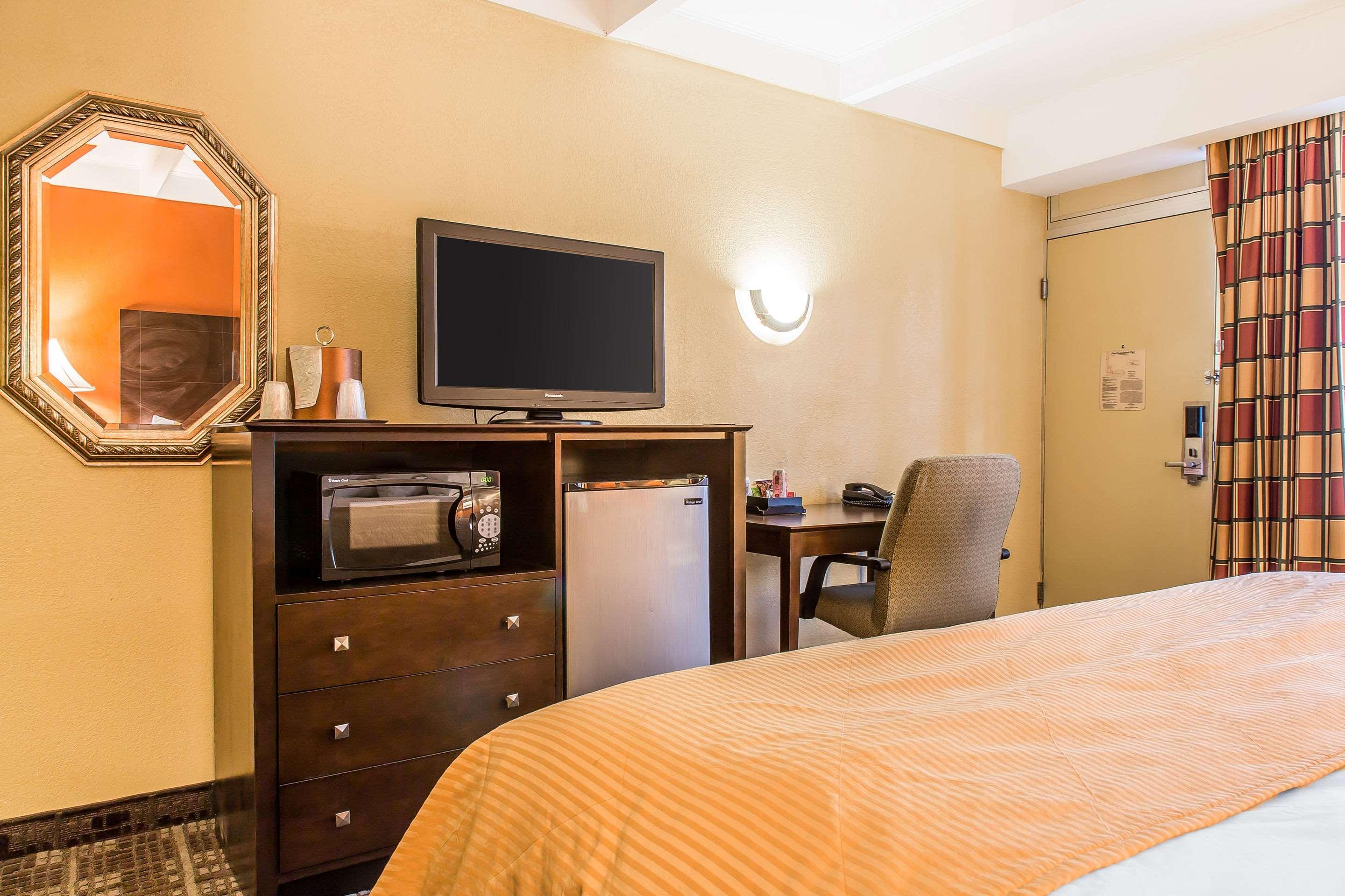 Clarion Hotel & Suites Hamden-New Haven Zewnętrze zdjęcie